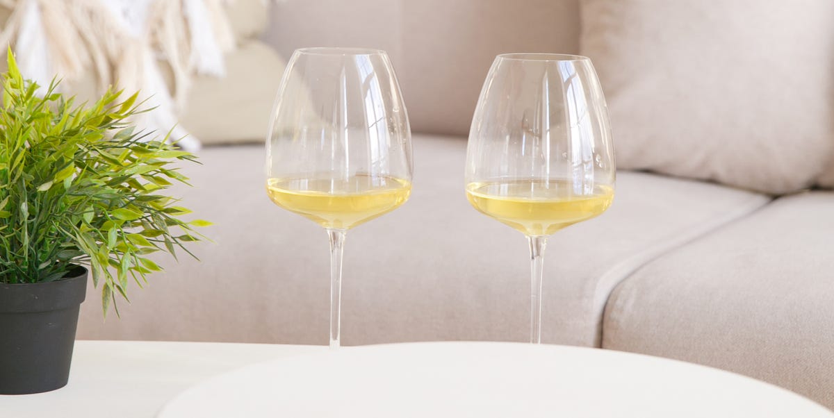 El txakolí afrutado y fresco que cuesta 10 euros y convierte cualquier aperitivo en un plan especial