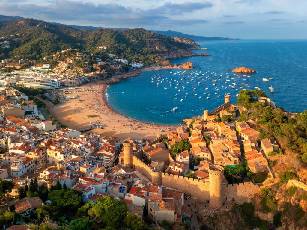 5 tramos para hacer en auto, desde la Costa Dorada del Mediterráneo hasta los Pirineos