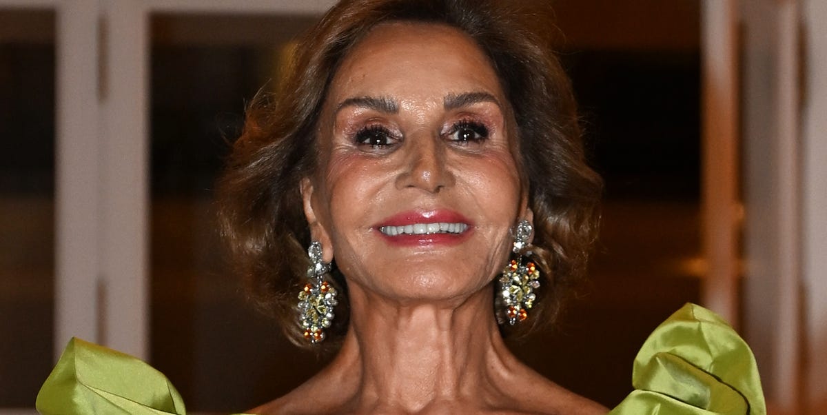 Naty Abascal, a los 83 años, luce tres de los ‘looks’ más elegantes de la colección de Galliano para Zara