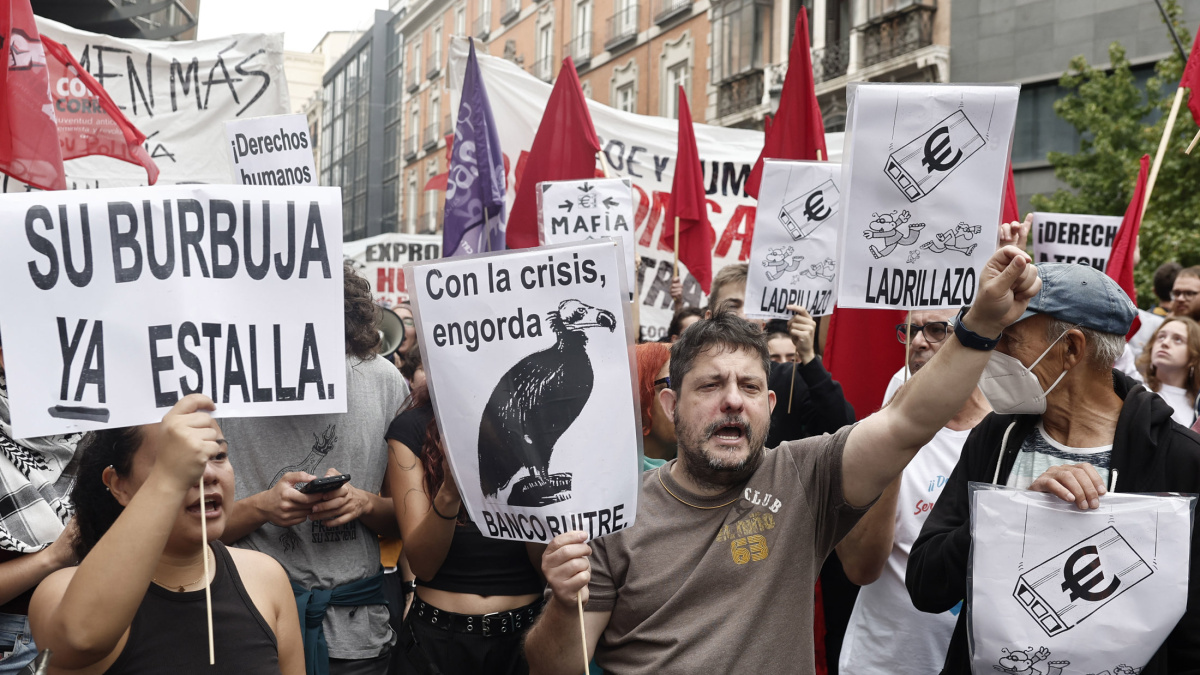 Manual para ejercer el derecho a la protesta bajo la amenaza de la ‘ley mordaza’: «Ocupar una plaza es una acción pacífica»