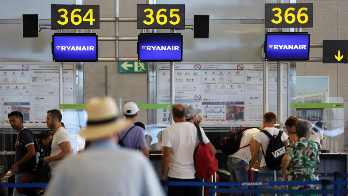 El Constitucional estima que Transportes vulneró el derecho a la huelga de los empleados de Ryanair en 2022