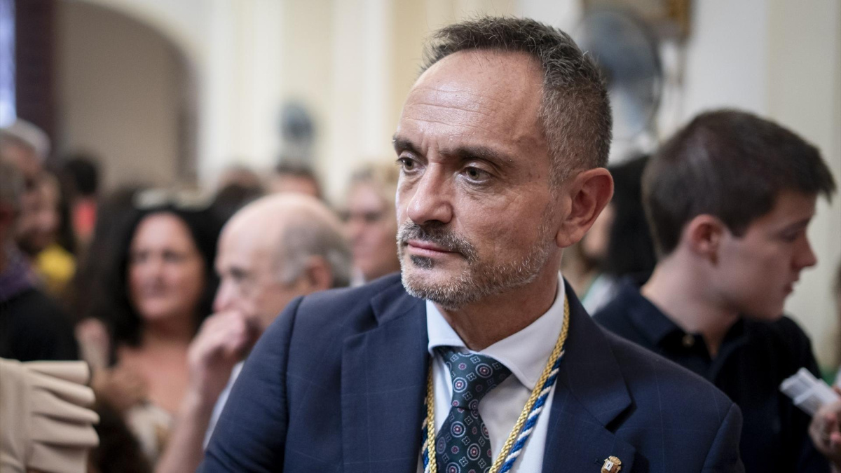 La Audiencia de Madrid ordena investigar quién accedió al correo de la denunciante del alcalde de Móstoles