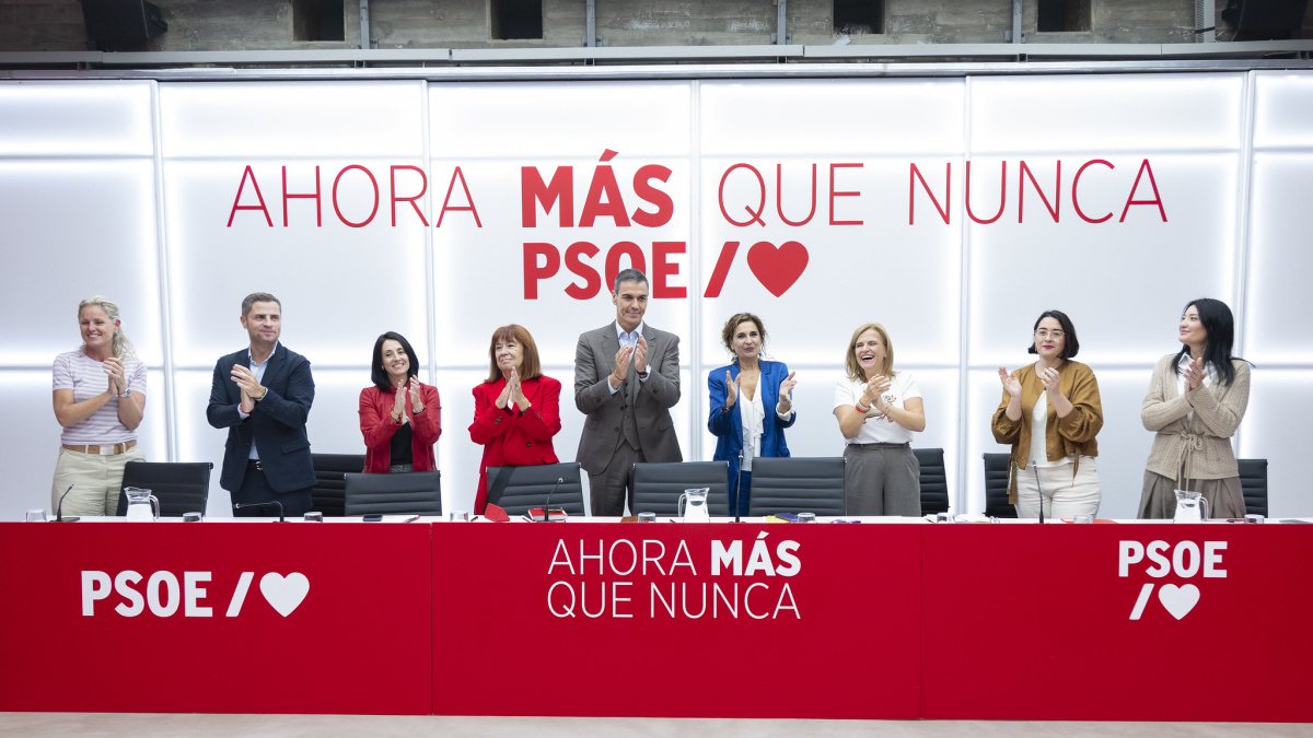 Sánchez entra de lleno en la precampaña para movilizar al PSOE