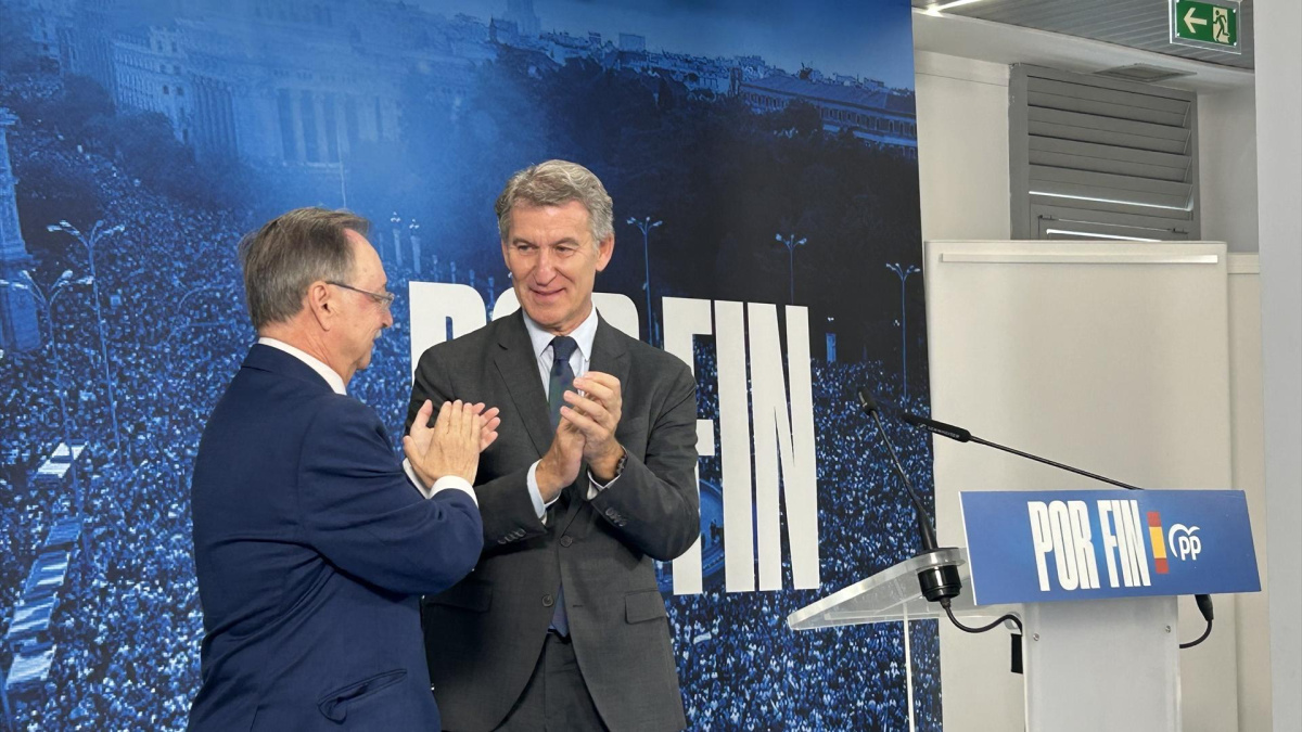 Feijóo afirma que no confía «en los directivos» de Correos y pedirá «medidas» a la JEC para «incrementar la garantía del voto»