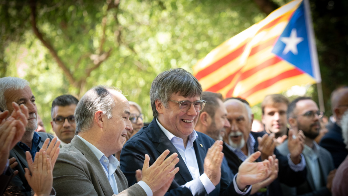 Puigdemont medita aplazar el regreso a Catalunya hasta después del 29N