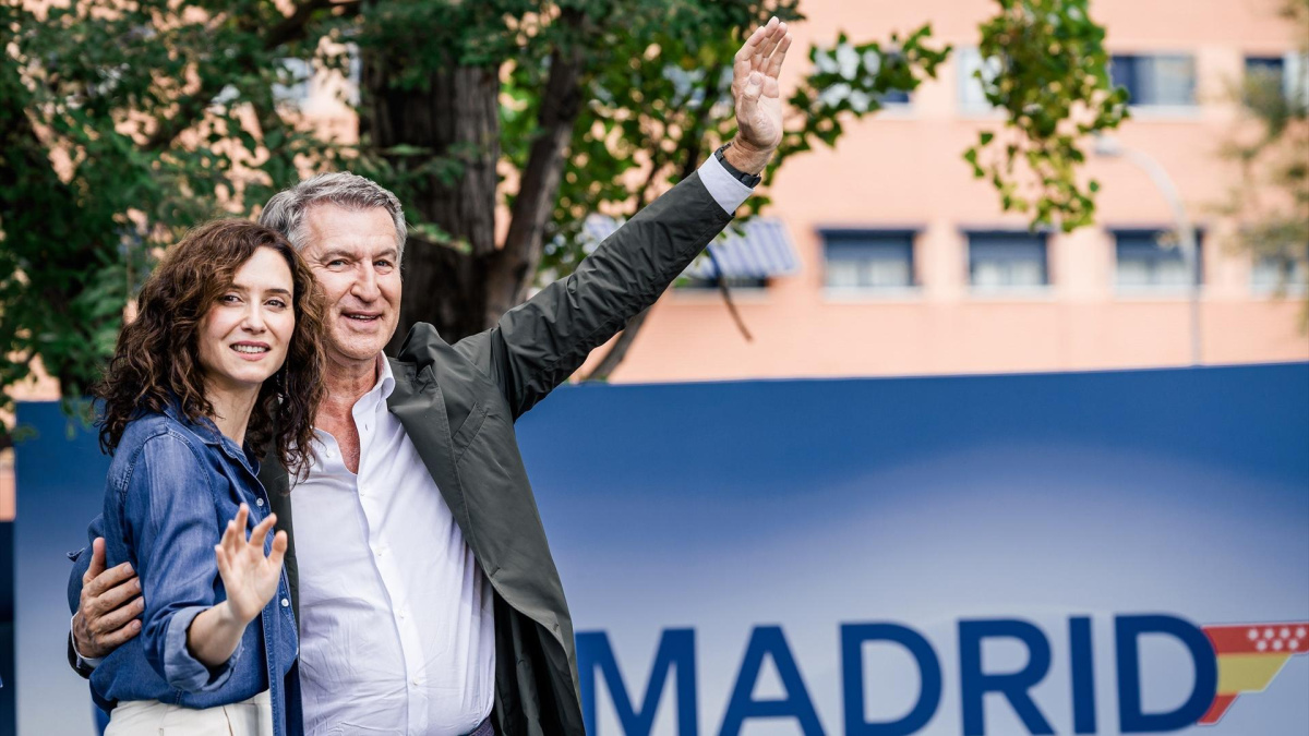 Ayuso marca el inicio de la precampaña de Feijóo: del bulo del voto por correo al libro sobre su intimidad