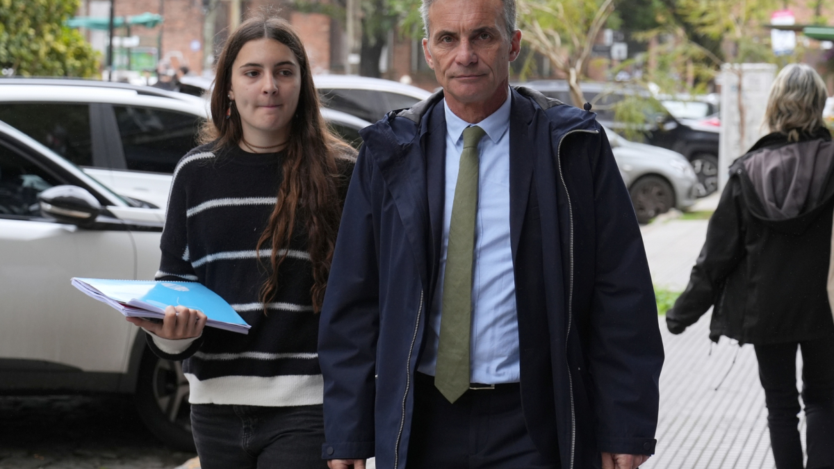 El abogado de la hija de Maradona pide absolver al psicólogo e investigar a otras cuatro personas