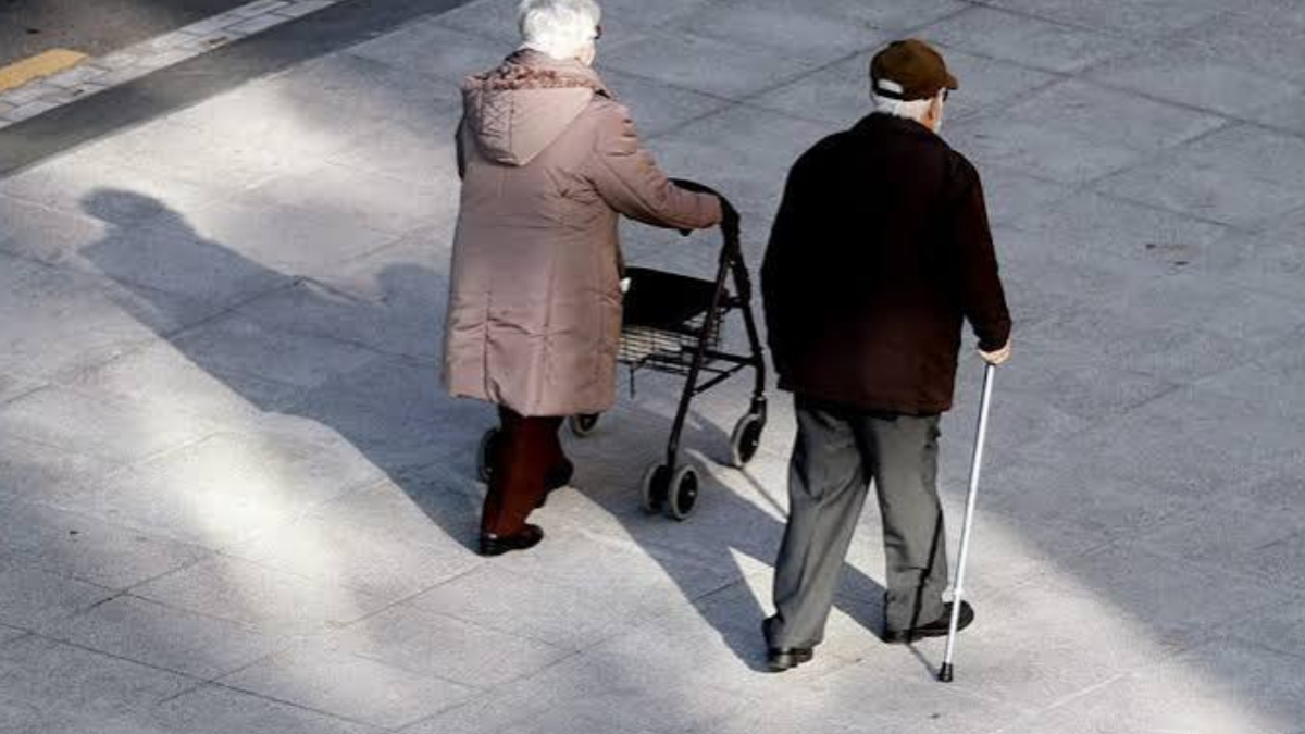 El Gobierno confirma que las pensiones subirán en 2027 y abre la puerta a un aumento del salario mínimo