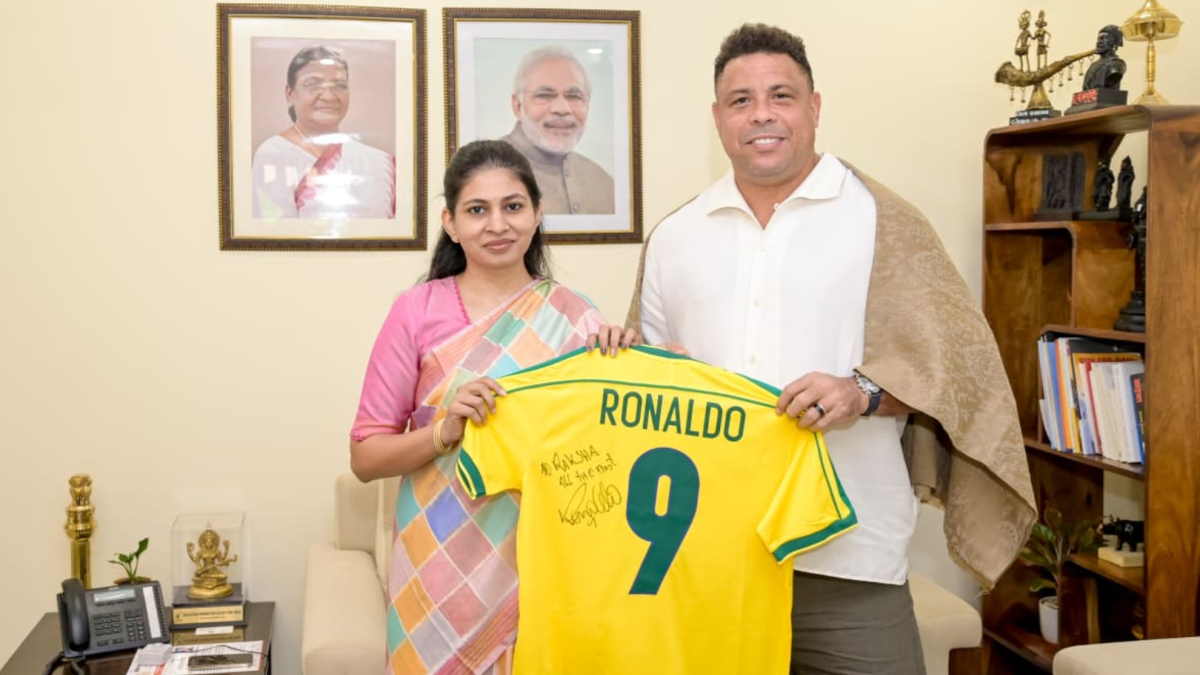 Ronaldo Nazário y la ministra de Deportes india plantean el fútbol como motor de desarrollo