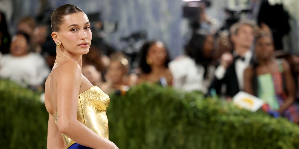 esto es lo que compraría hoy que la marca de Hailey Bieber llega a España