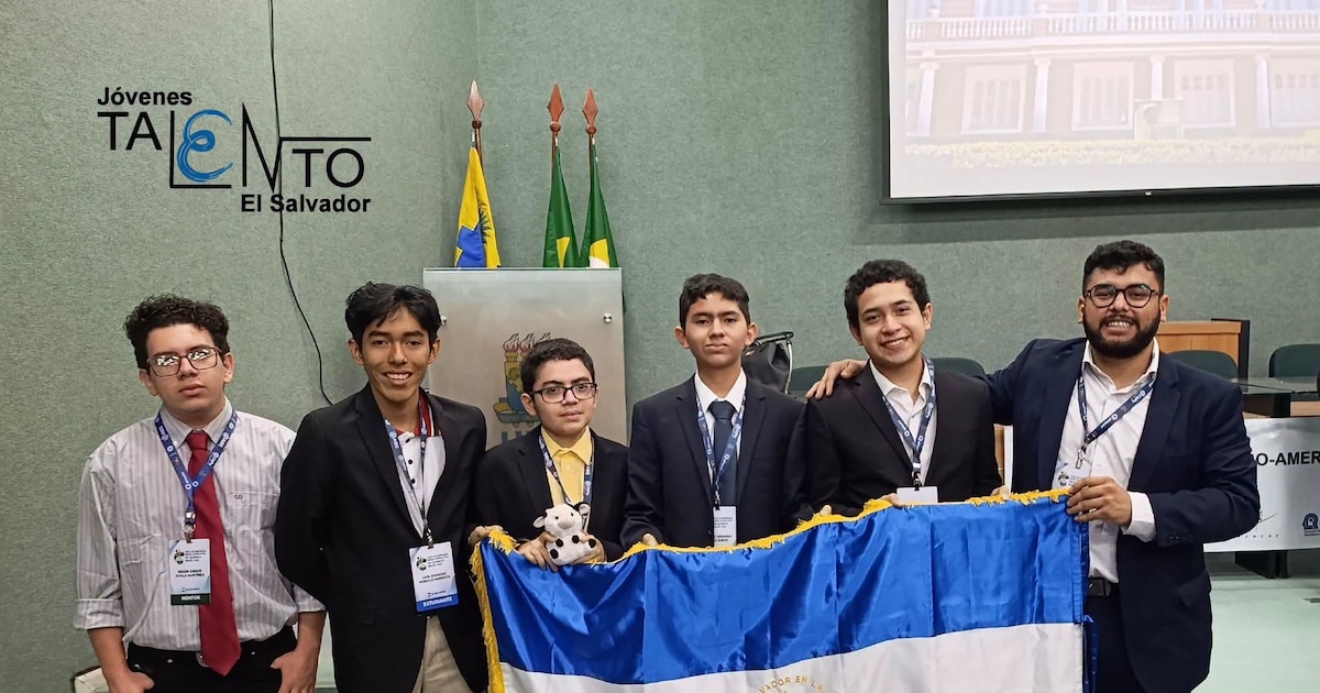 Estudiantes salvadoreños regresan después de brillar con cuatro medallas de la Olimpiada Iberoamericana de Química
