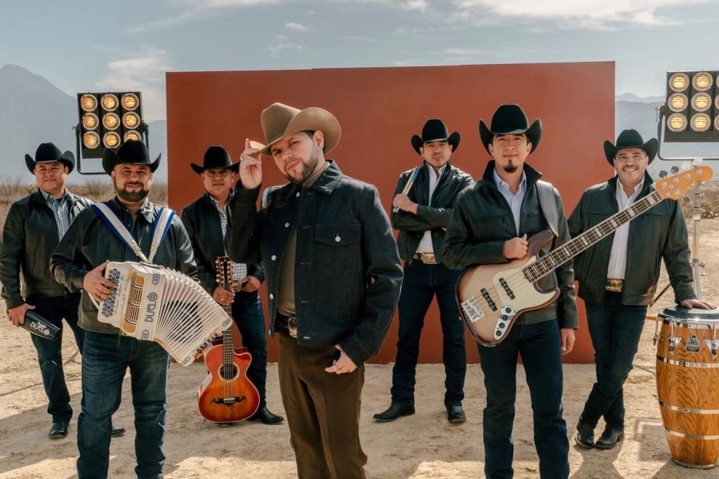 Grupo Duelo celebra sus dos No. 1 en Latin Music Week