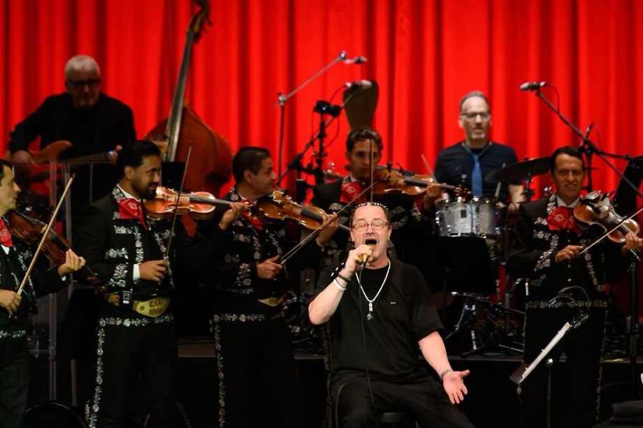 Mike Patton versiona a Juan Gabriel en Palacio de Bellas Artes