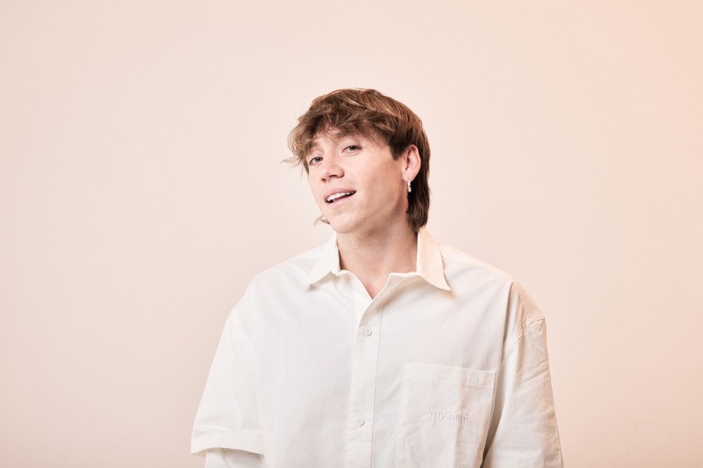Paulo Londra desglosa 5 canciones de su nuevo álbum, ‘entre CIELOS’