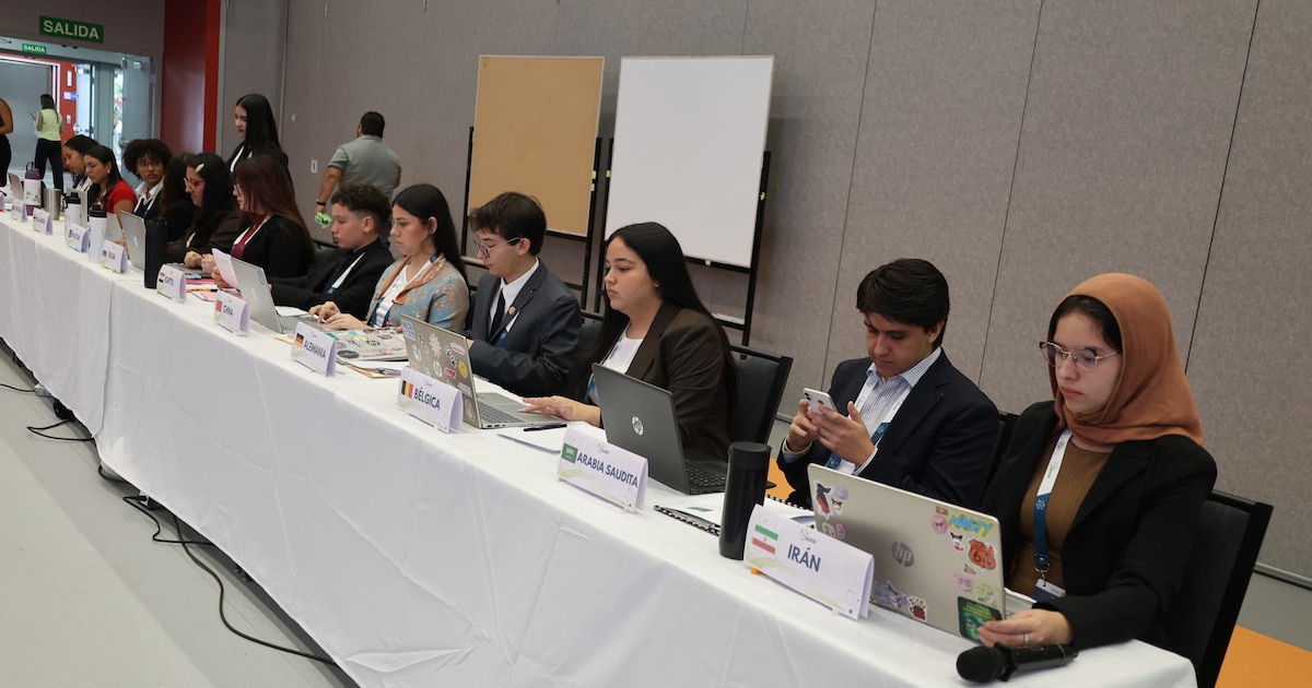 Costa Rica: ¿Cuáles son las inquietudes de los jóvenes ante un mundo con más tensiones?