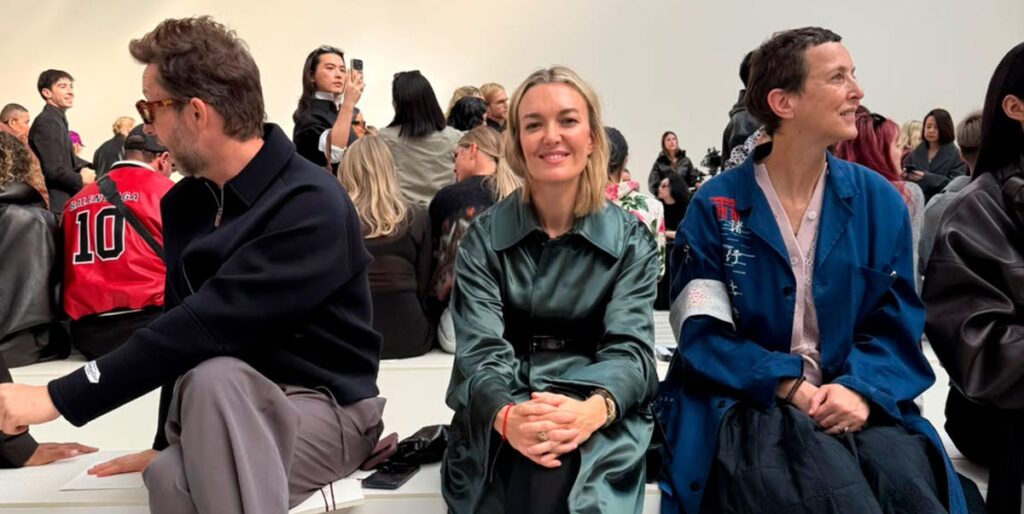 Marta Ortega es la primera en estrenar la chaqueta satinada y los zapatos de tacón mini más bonitos de la colección de John Galliano para Zara