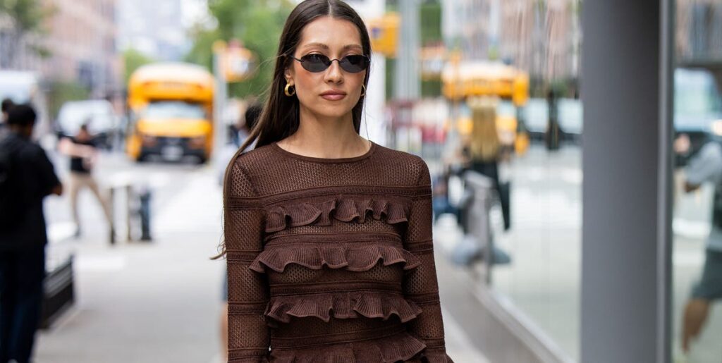 5 vestidos midi ideales para cenas de otoño