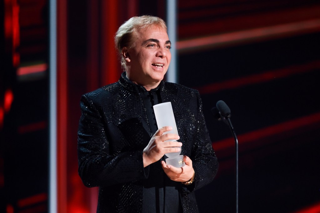 Christian Castro acepta el Premio Billboard Trayectoria Artística 2026