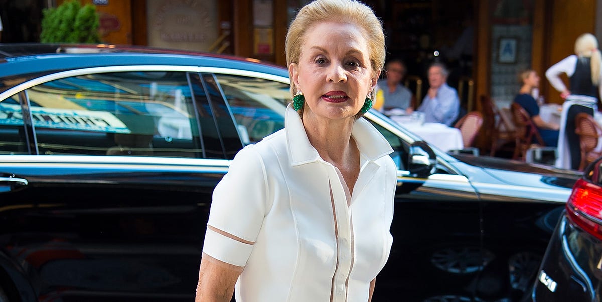 Carolina Herrera confirma que el monocolor y los slingbacks Chanel son elegancia eterna